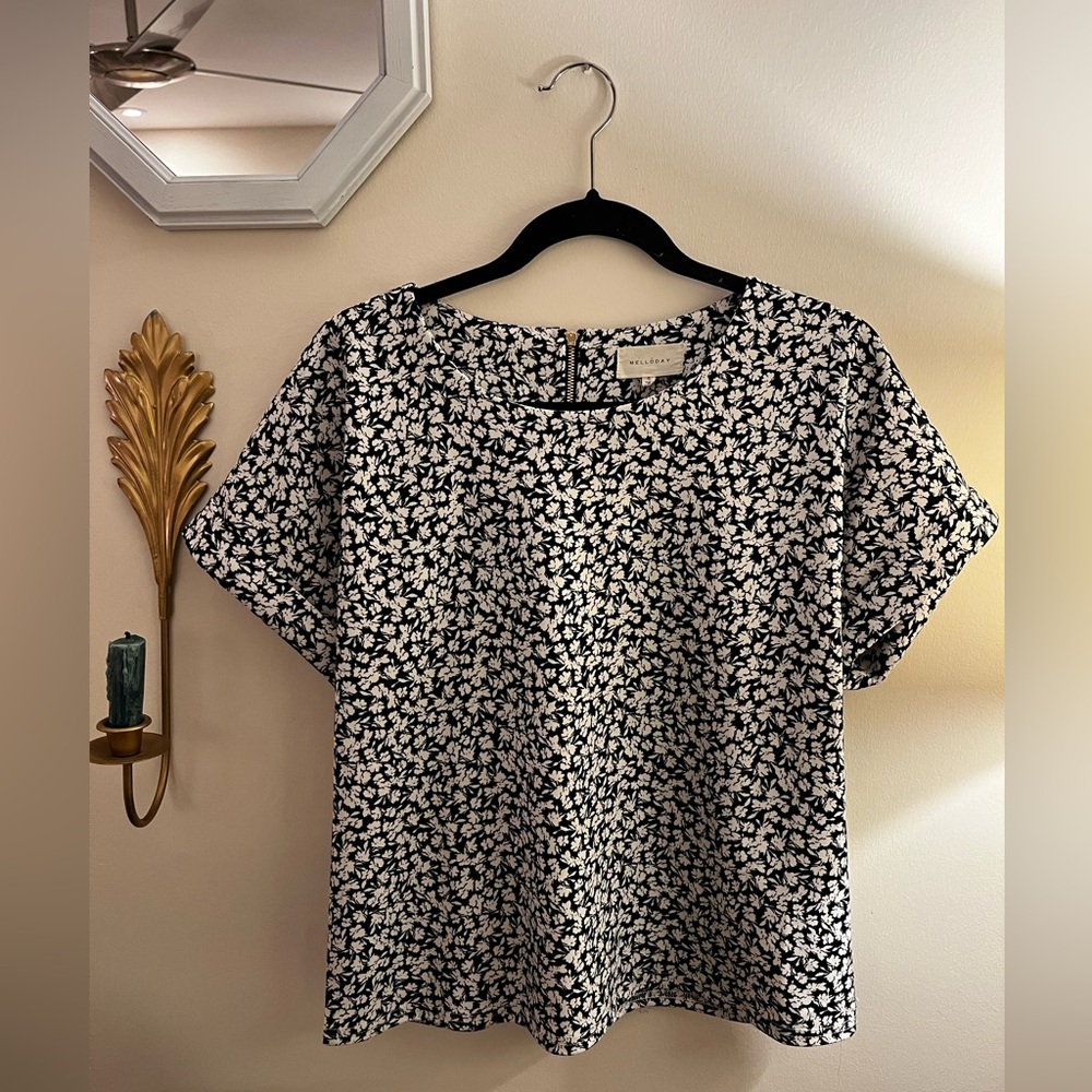 Floral patterned top with cuffed sleeves